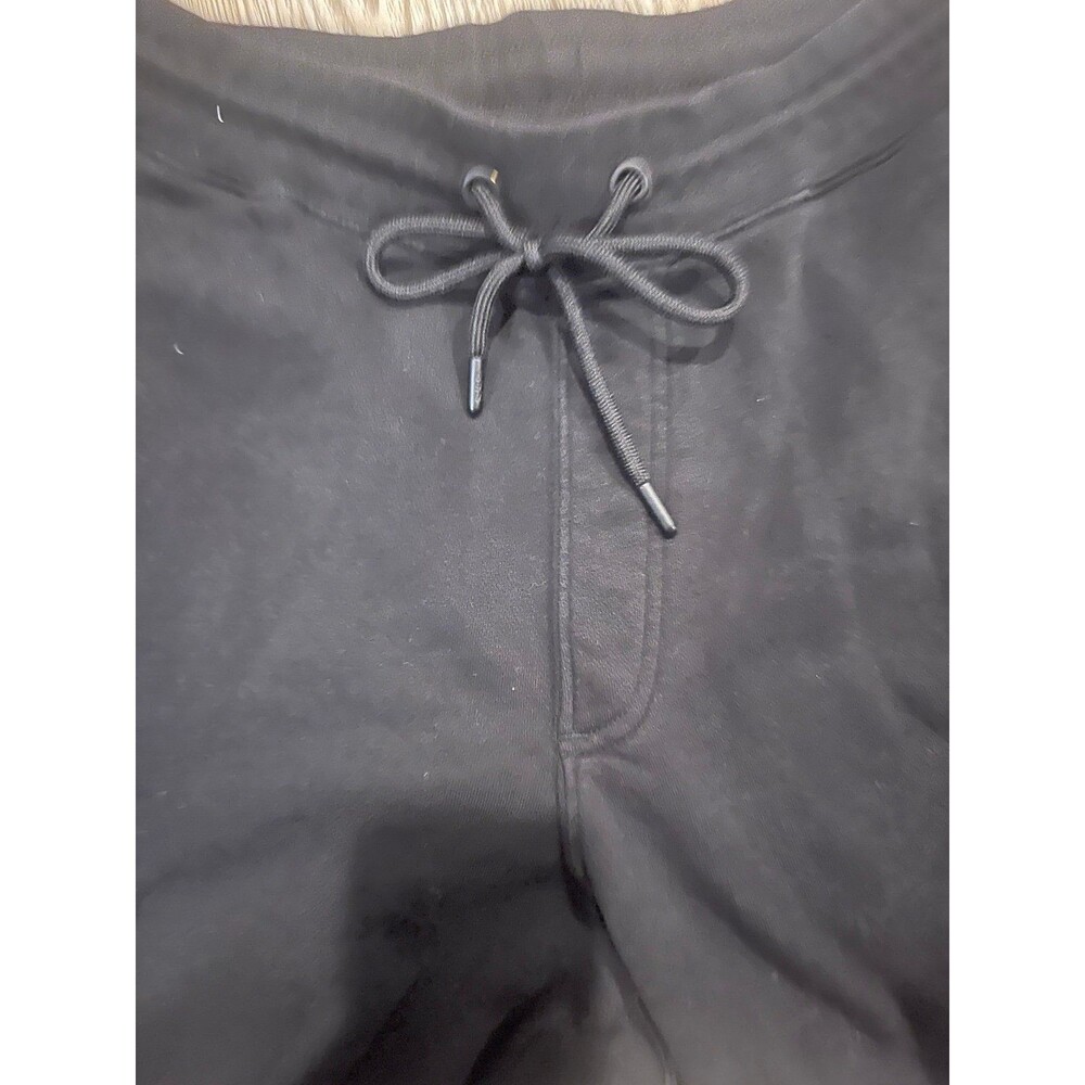 Shorts - Picture 2 of 4